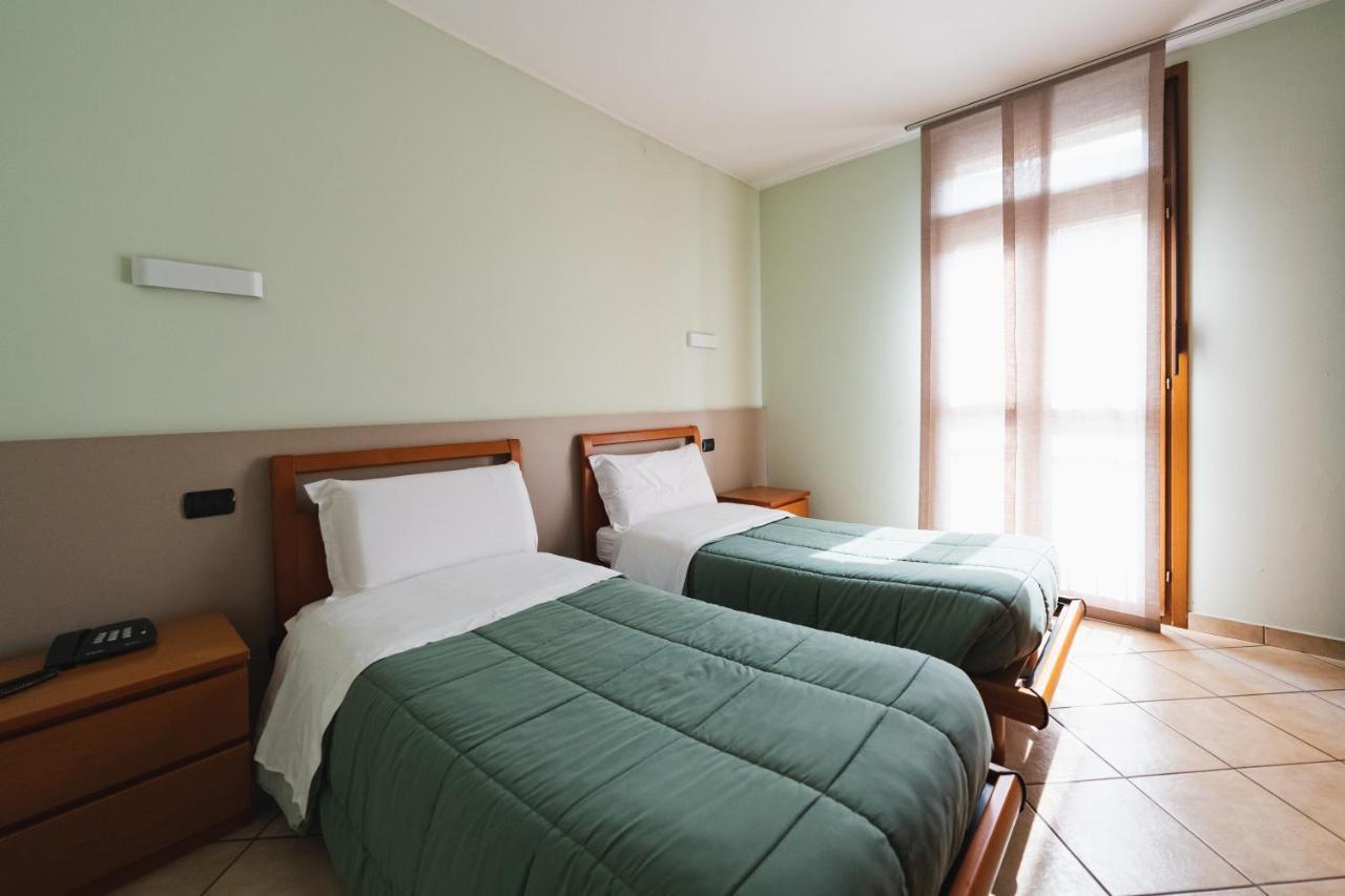Parini Hotel Bosisio Parini ภายนอก รูปภาพ