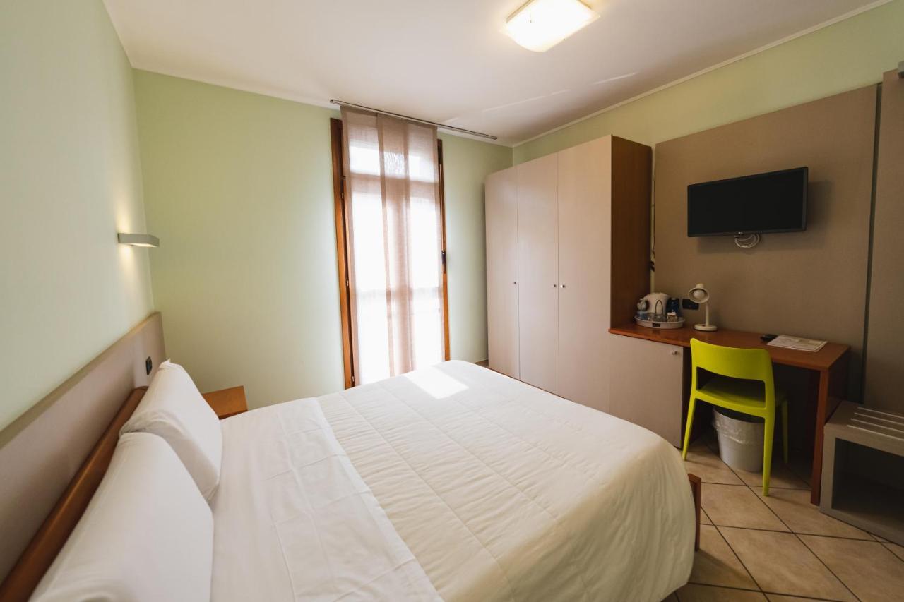 Parini Hotel Bosisio Parini ภายนอก รูปภาพ