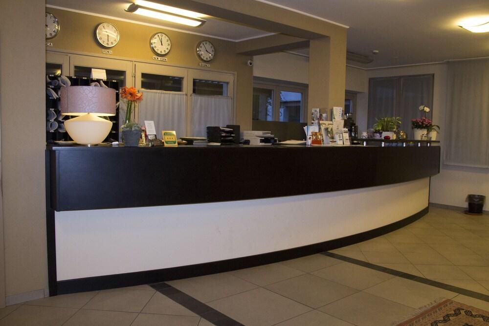 Parini Hotel Bosisio Parini ภายนอก รูปภาพ