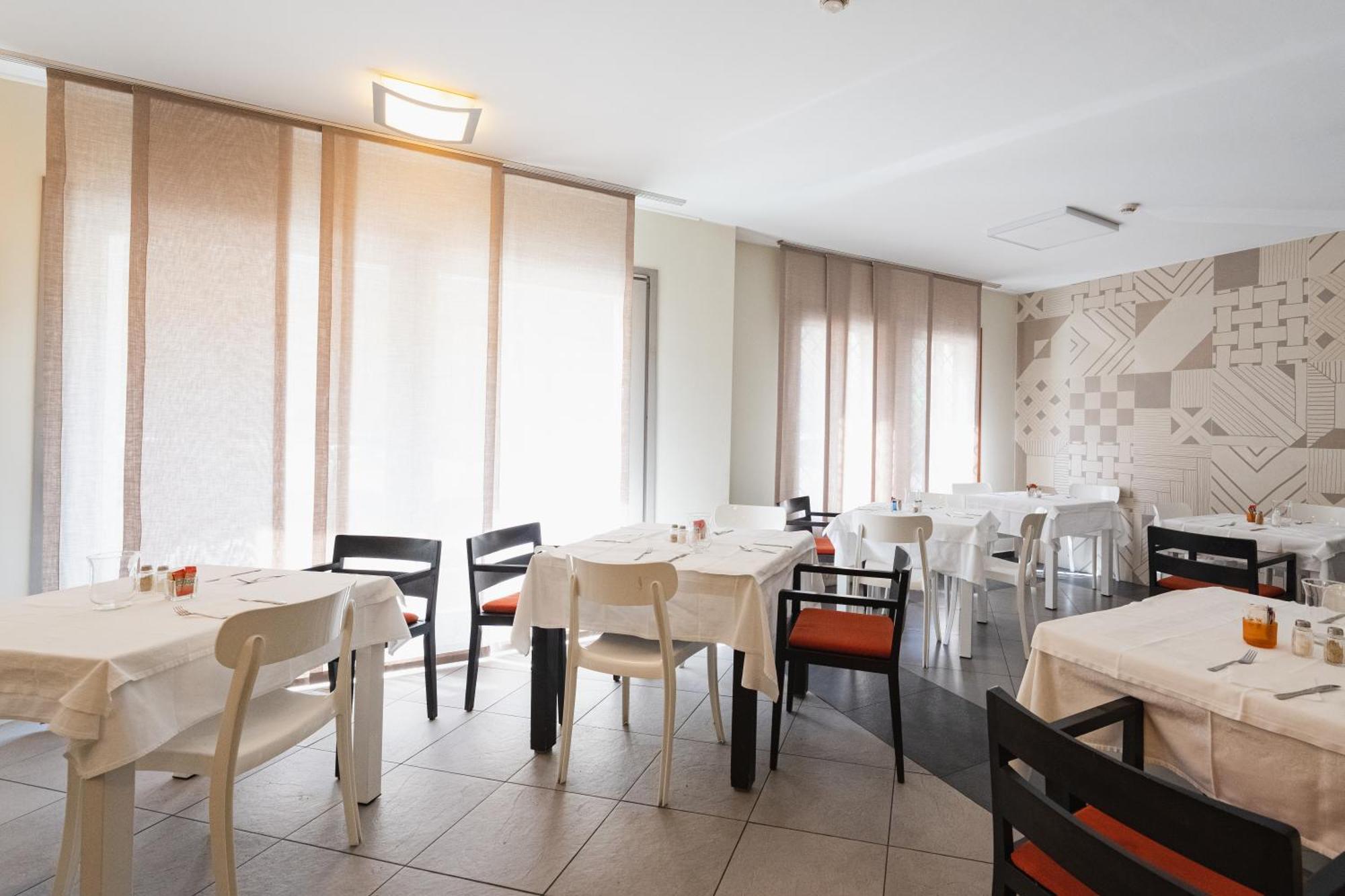 Parini Hotel Bosisio Parini ภายนอก รูปภาพ