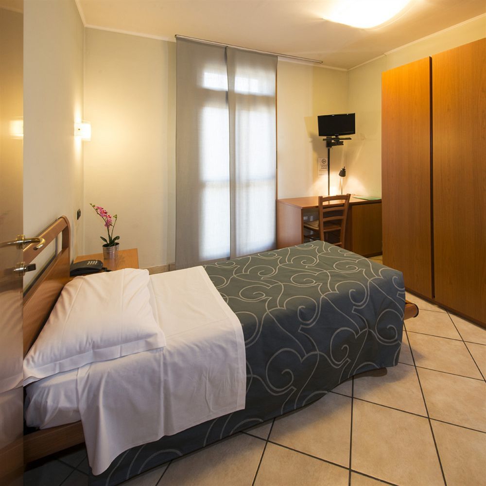 Parini Hotel Bosisio Parini ภายนอก รูปภาพ