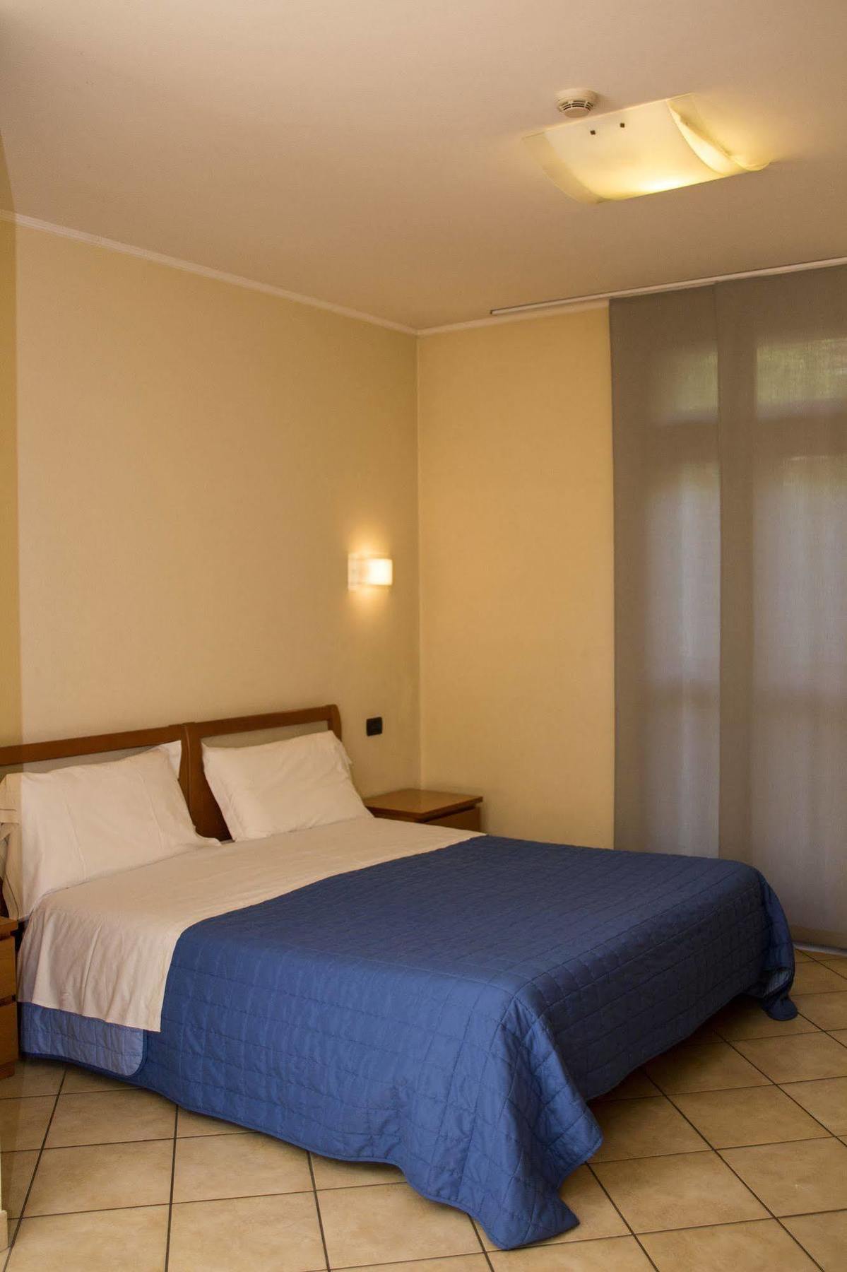 Parini Hotel Bosisio Parini ภายนอก รูปภาพ
