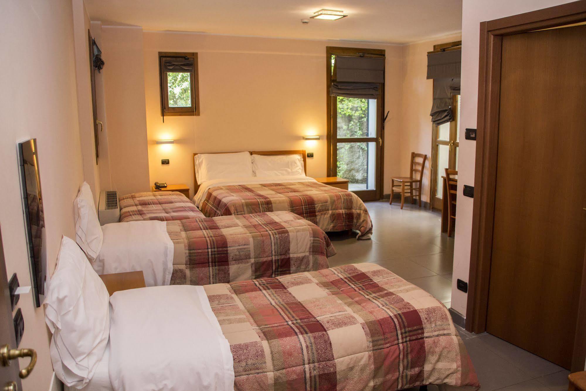 Parini Hotel Bosisio Parini ภายนอก รูปภาพ