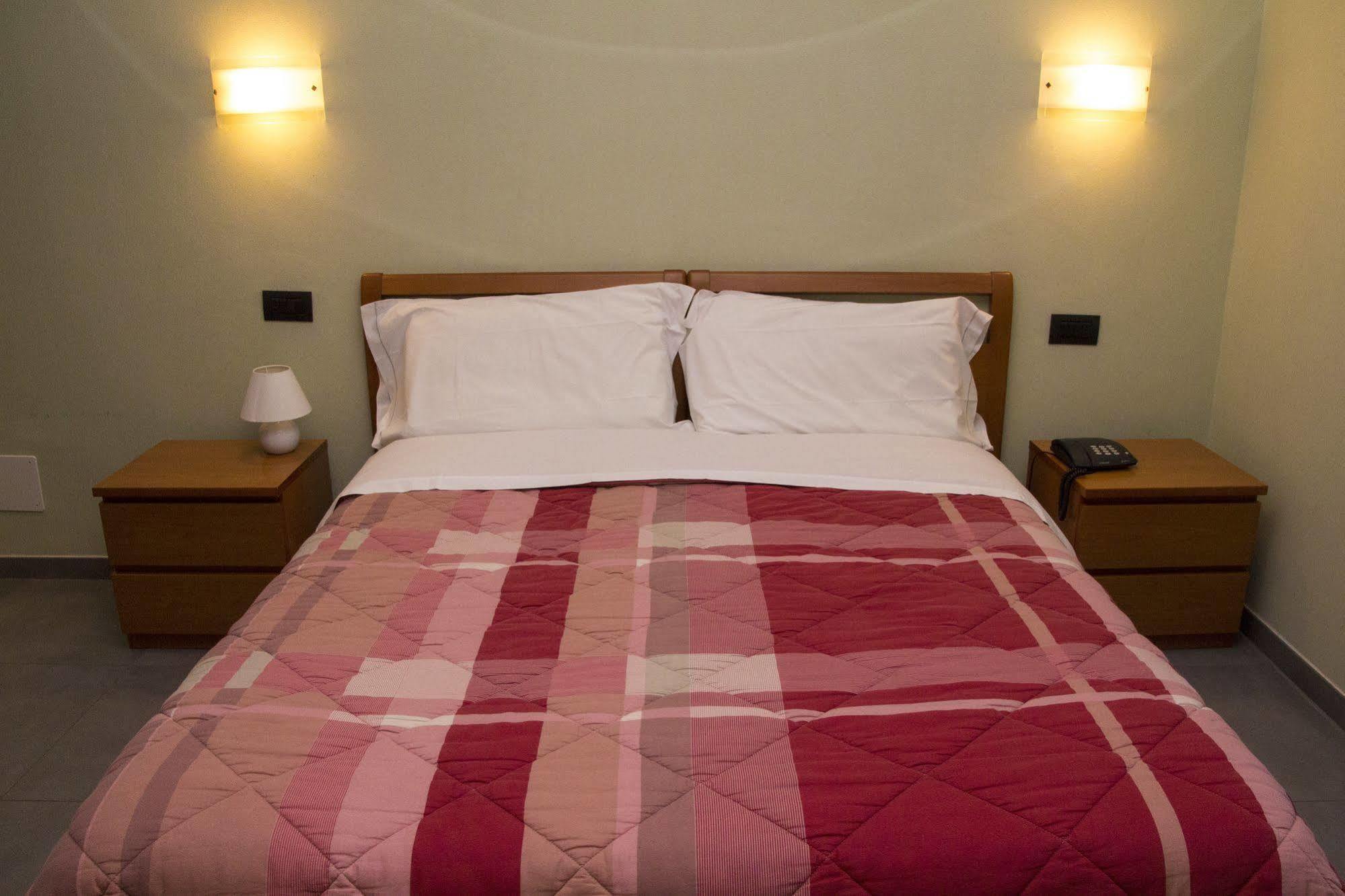 Parini Hotel Bosisio Parini ภายนอก รูปภาพ